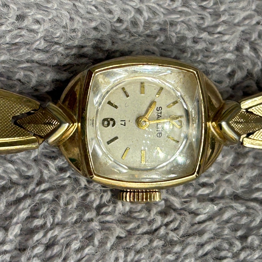 The Vintage 1969 Elgin Starlite Women's Wristwatch